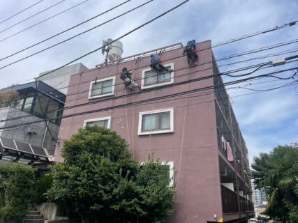 東京都港区　無足場工法ロープアクセス漏水工事