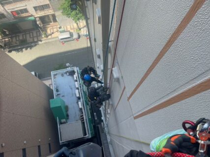 横浜市中区　無足場工法ロープアクセス外壁塗装工事