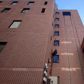 東京都中央区　無足場工法ロープアクセス外壁打診調査工事