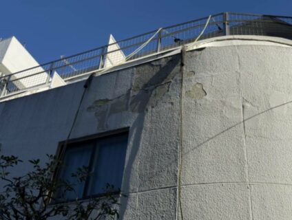 東京都新宿区　無足場工法ロープアクセス外壁補修工事