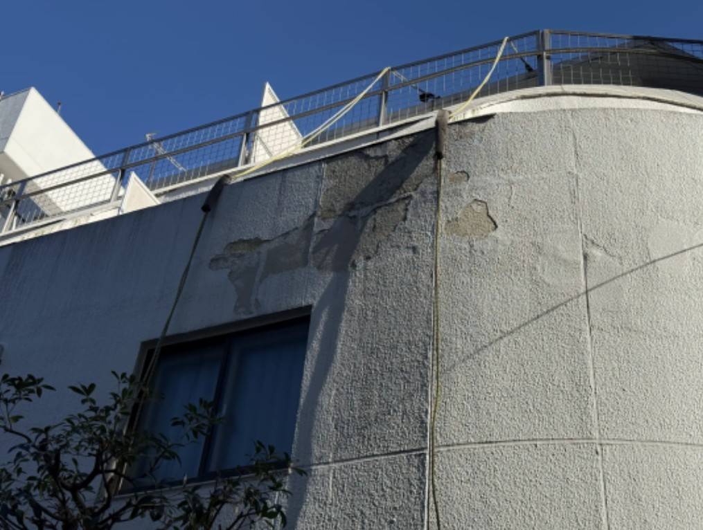 東京都新宿区　無足場工法ロープアクセス外壁補修工事
