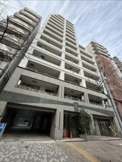 東京都渋谷区　無足場工法ロープアクセス外壁タイル工事