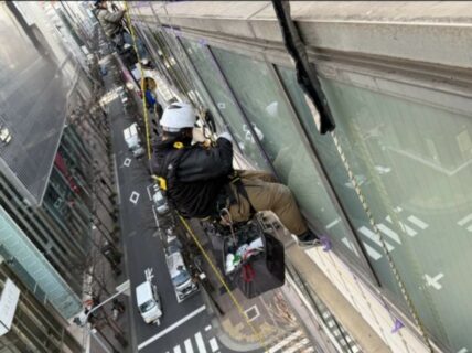 東京都中央区　無足場工法ロープアクセス防水工事