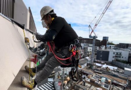 東京都目黒区　無足場工法ロープアクセス漏水工事
