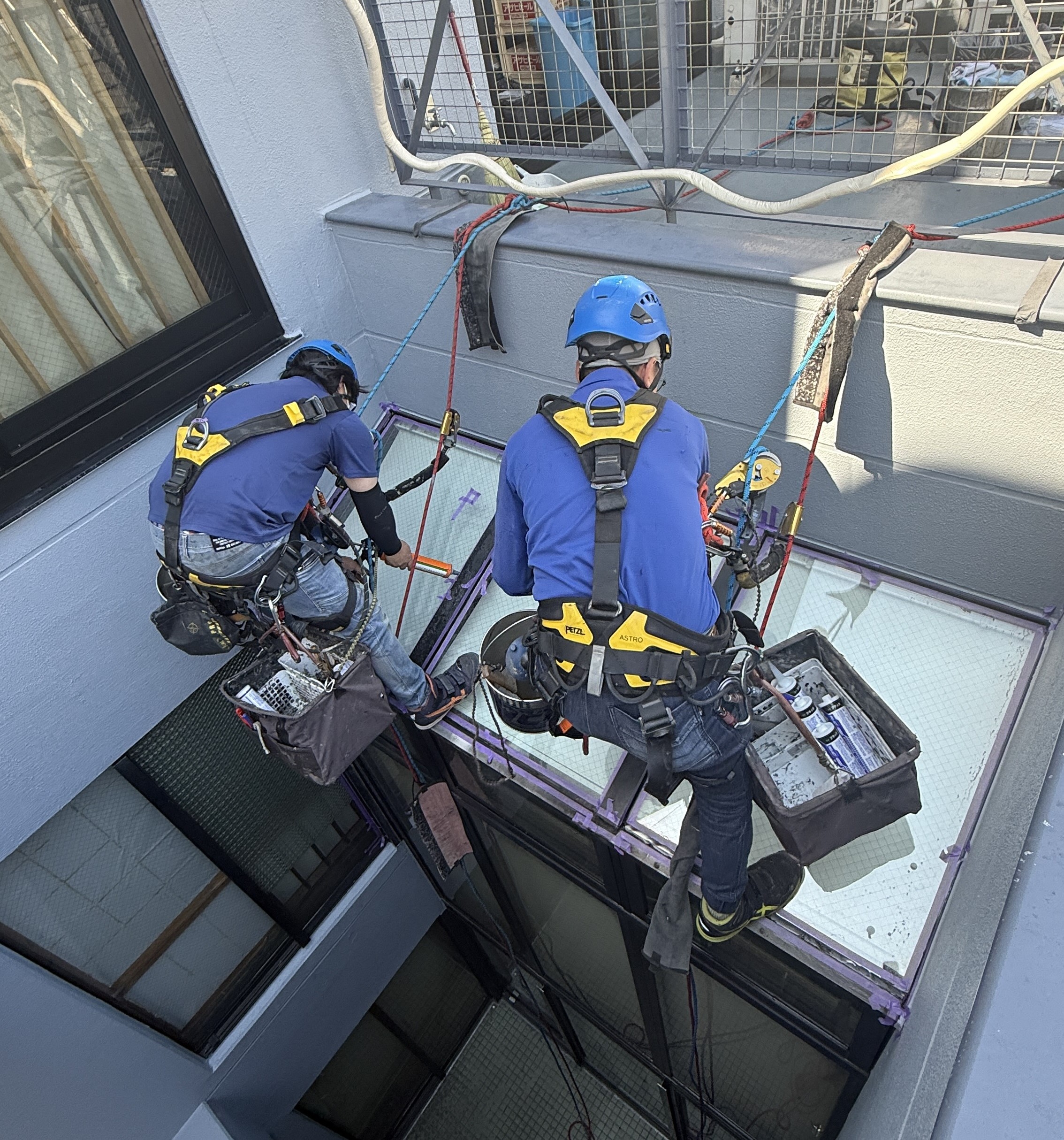 東京都豊島区　無足場工法ロープアクセス防水工事