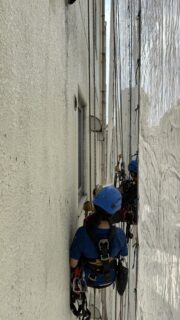 東京都台東区　無足場工法ロープアクセス配管工事