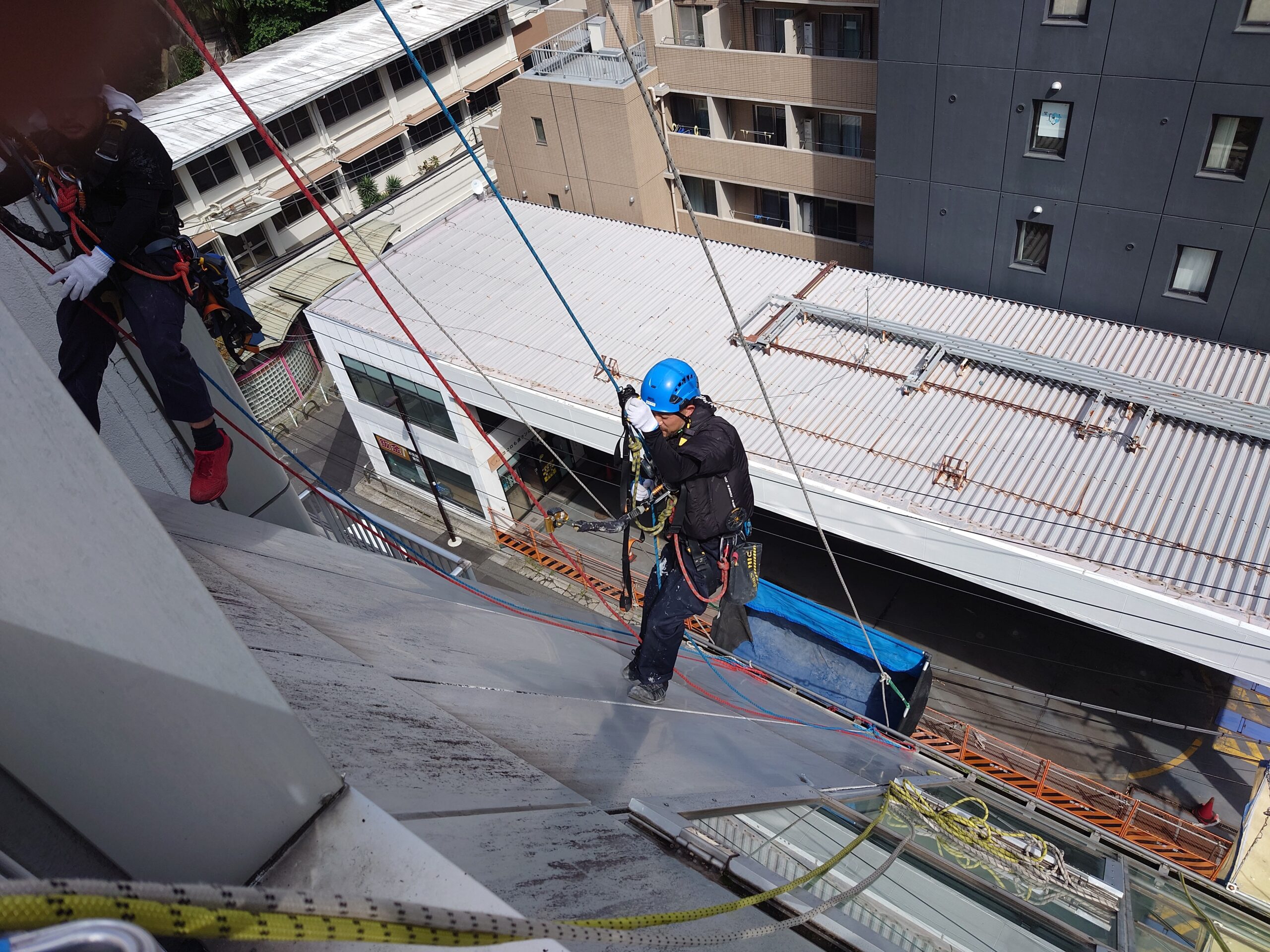 東京都港区 無足場工法ロープアクセス防水工事