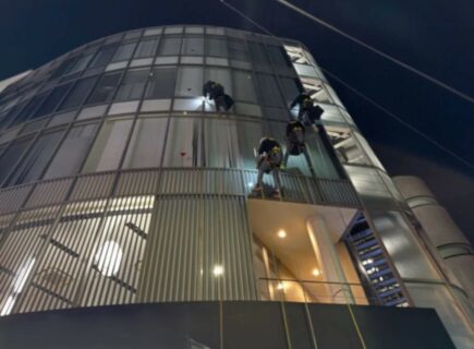 東京都渋谷区　無足場工法ロープアクセス防水工事
