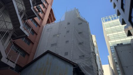 東京都新宿区 無足場工法ロープアクセス漏水工事
