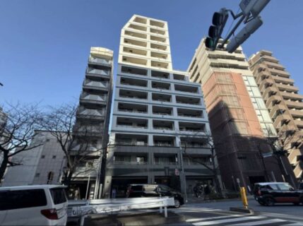 東京都渋谷区　無足場工法ロープアクセス外壁タイル工事