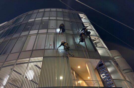 東京都渋谷区 無足場工法ロープアクセス漏水工事