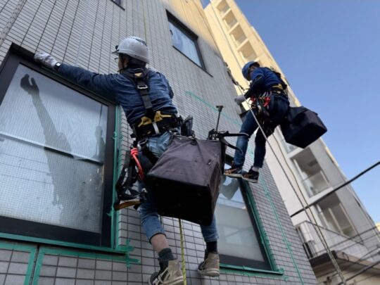 東京都台東区区　無足場工法ロープアクセス外壁部分補修工事