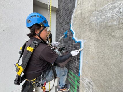 東京都中央区 無足場工法ロープアクセス外壁タイル工事