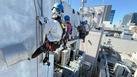 東京都豊島区　無足場工法ロープアクセス外壁改修工事