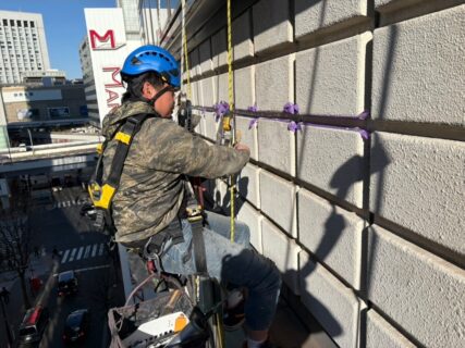 東京都中央区　無足場工法ロープアクセス防水工事